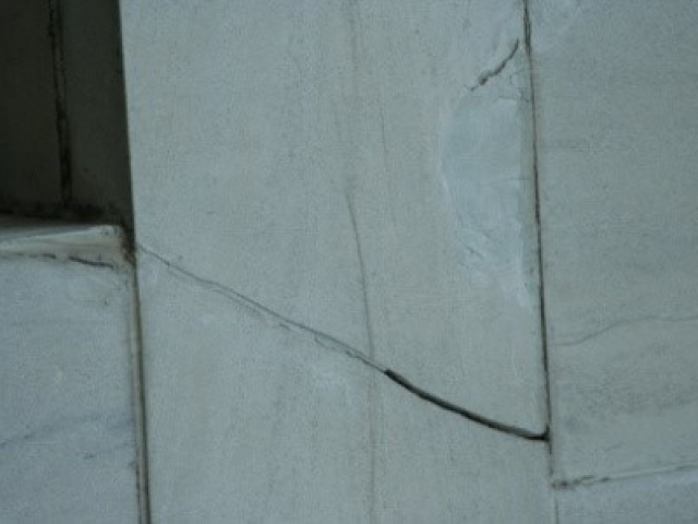 Horizontal Limestone Crack